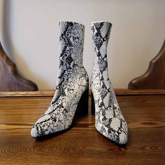 Steve Madden Shoes - Steve Madden Women's Trent Ankle Boot 7.5M